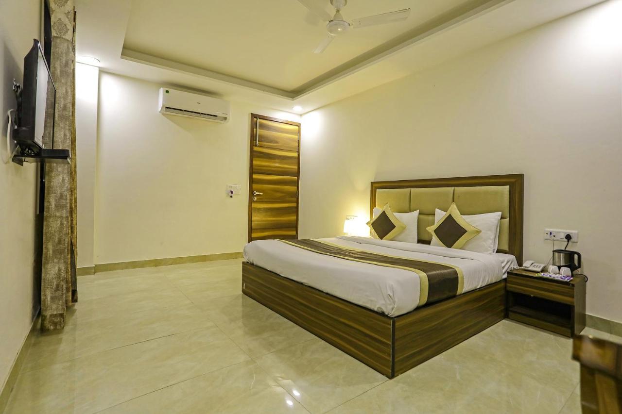 Fabhotel White House Bnb - Nr Yashobhoomi Convention Centre Delhi  Extérieur photo