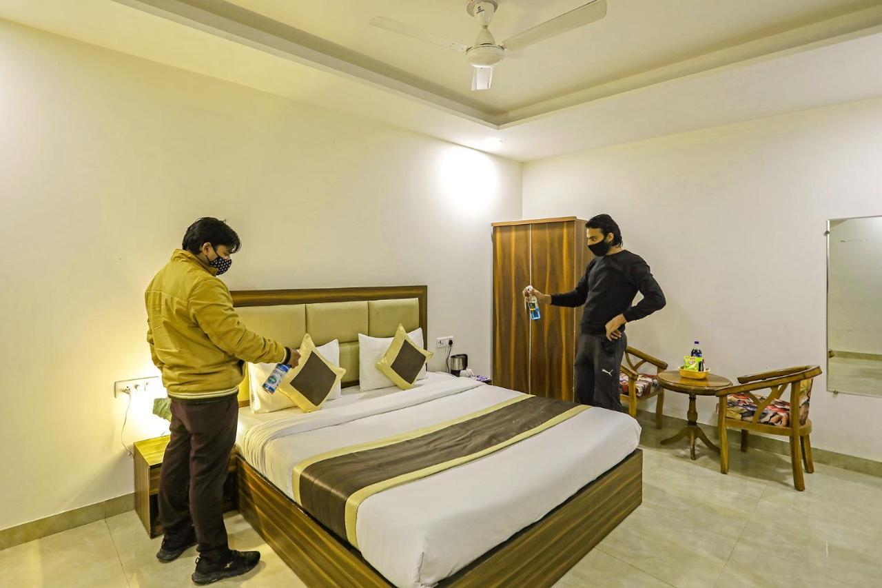 Fabhotel White House Bnb - Nr Yashobhoomi Convention Centre Delhi  Extérieur photo