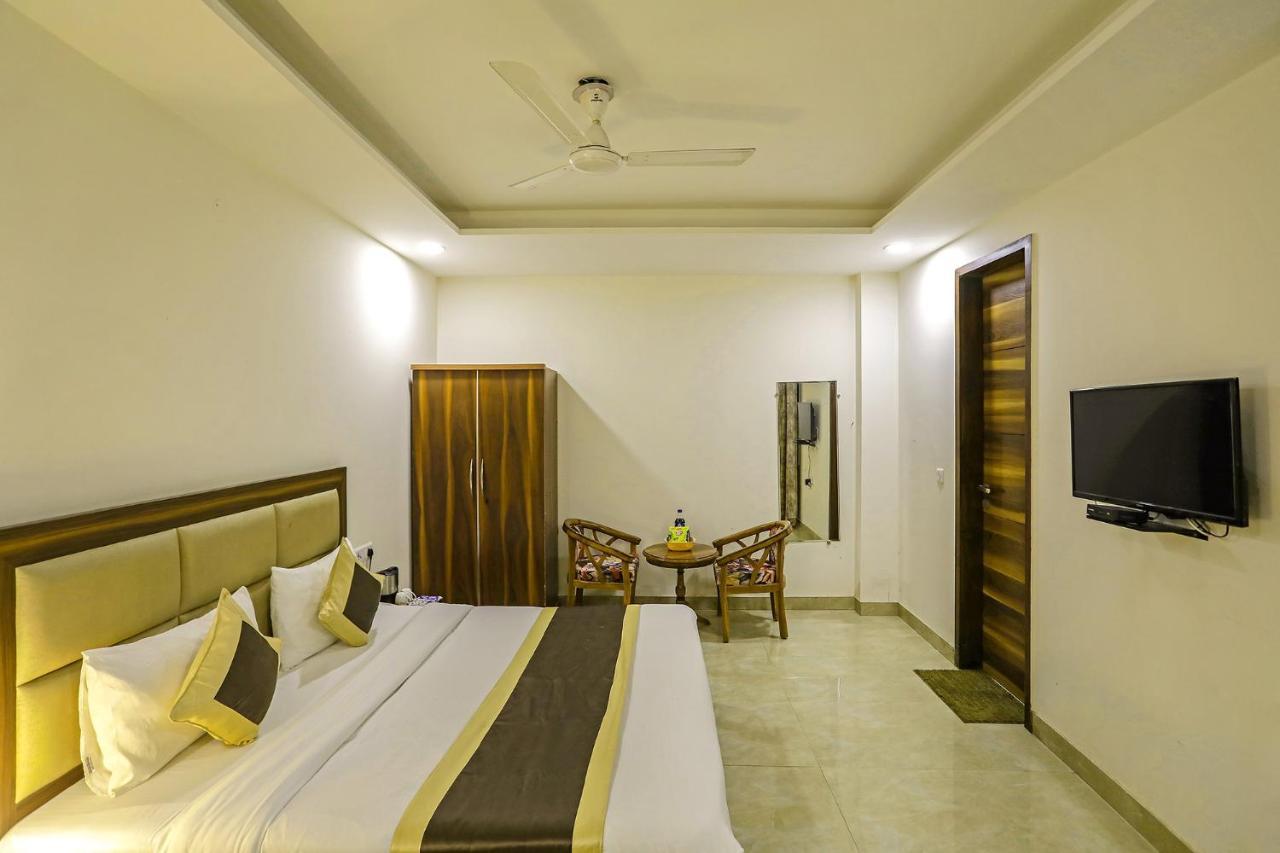 Fabhotel White House Bnb - Nr Yashobhoomi Convention Centre Delhi  Extérieur photo