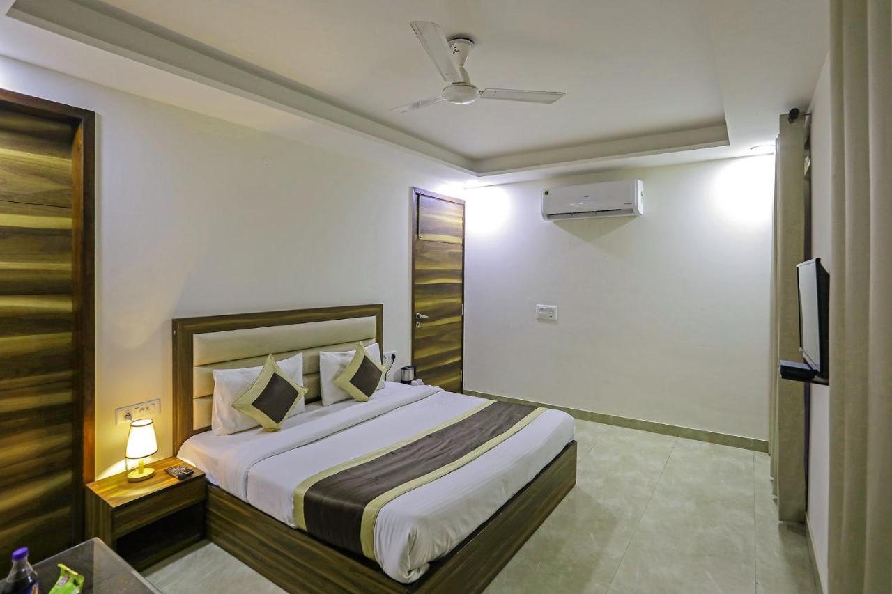 Fabhotel White House Bnb - Nr Yashobhoomi Convention Centre Delhi  Extérieur photo