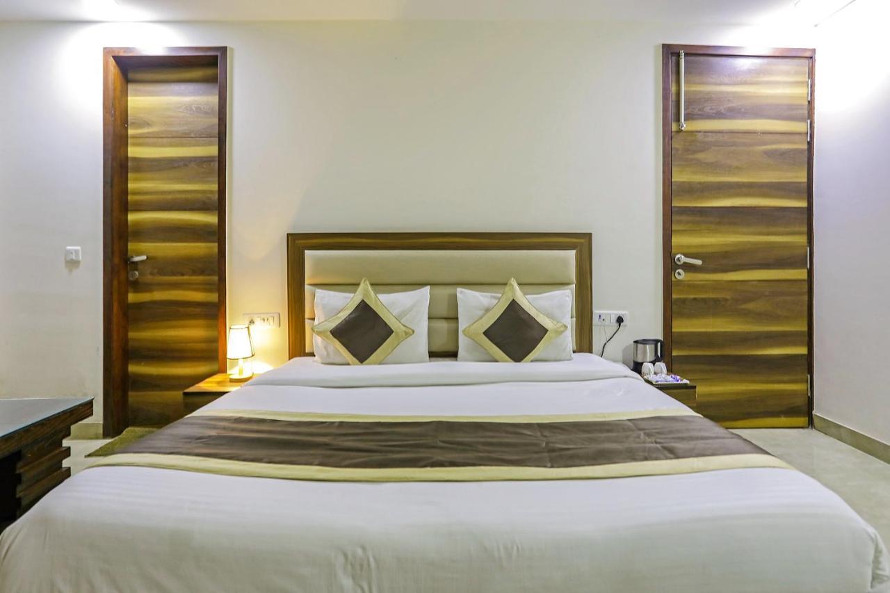 Fabhotel White House Bnb - Nr Yashobhoomi Convention Centre Delhi  Extérieur photo